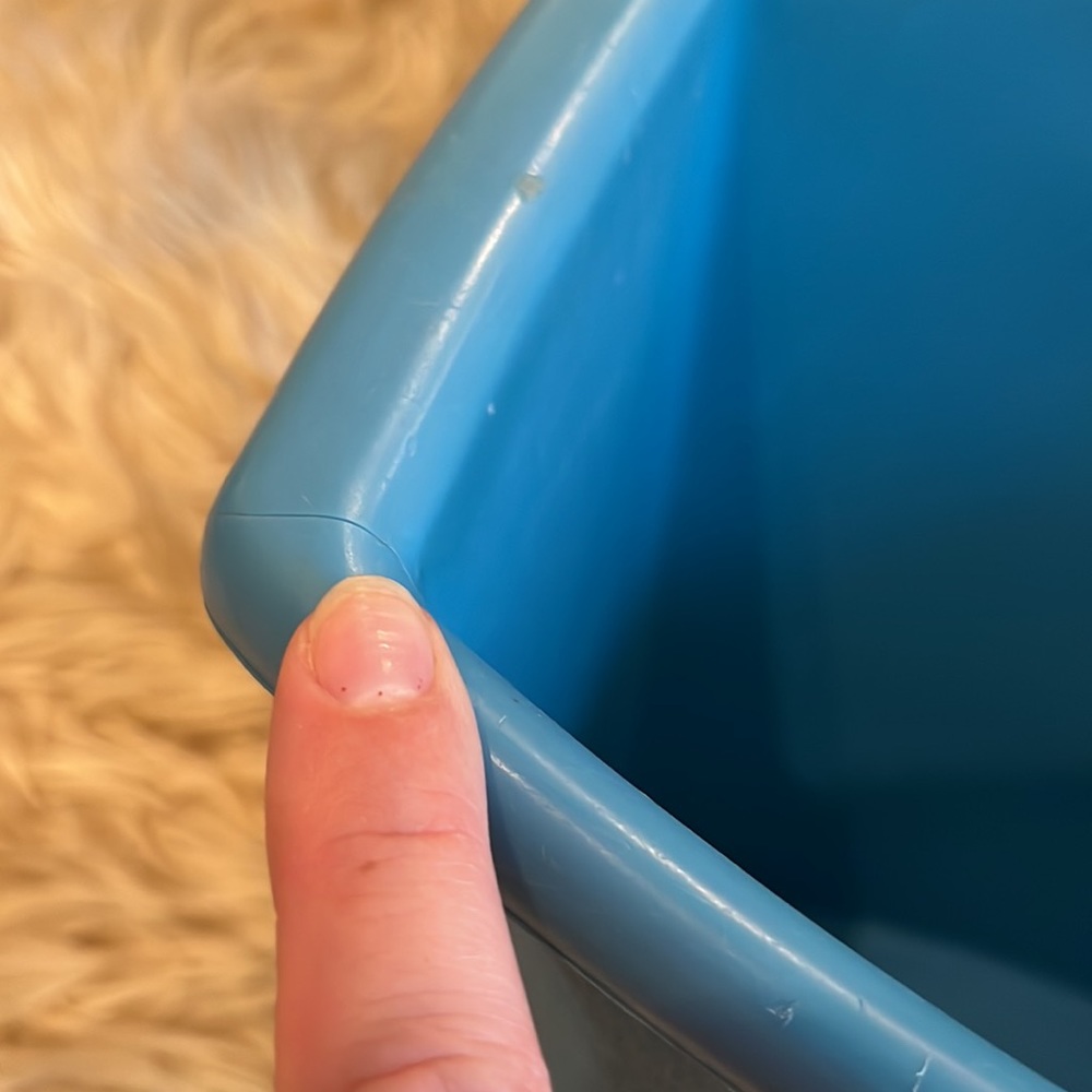 Adorable Vintage Rubbermaid Trash Can! - Picture 8 of 8